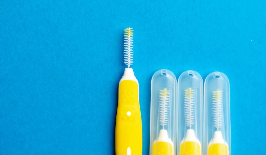 pulizia degli impianti dentali