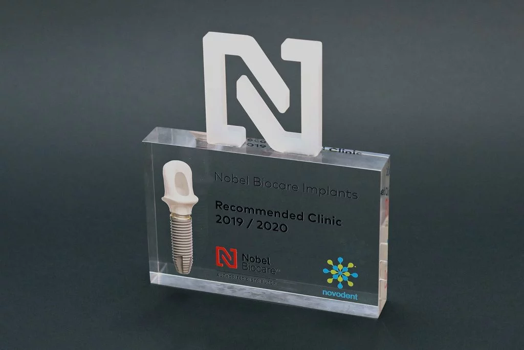 Nobel Implants dark 01