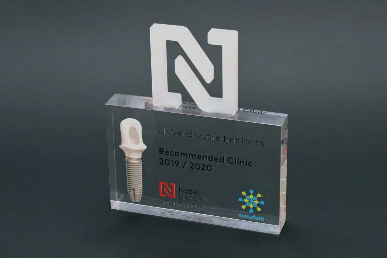 Nobel Implants dark 01
